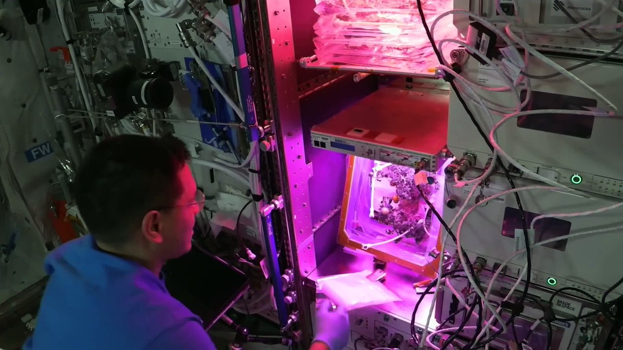 Tracking a Missions Historic Return to Earth on This Week NASA