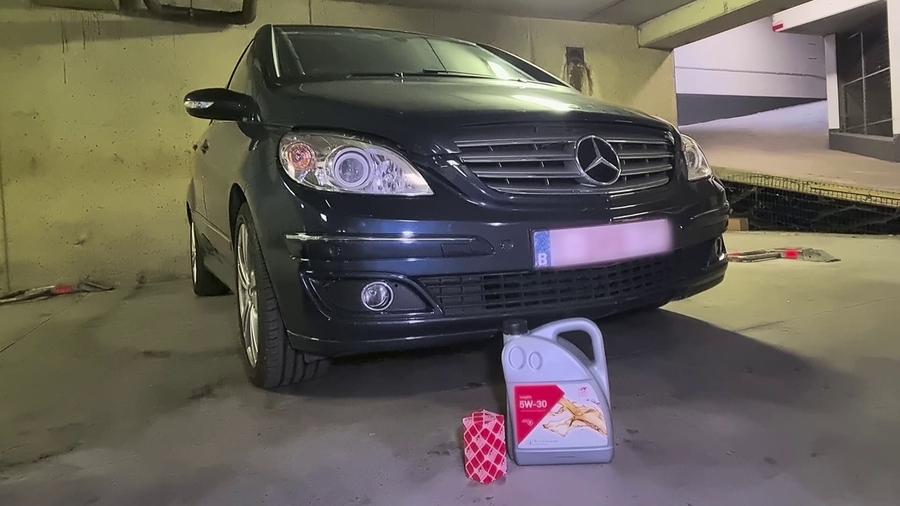 How To Change Oil and Oil Filter on Mercedes Benz B Class - Video Tutorial