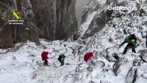 Rescate en Los Picos de Europa de un padre y su hijo de 14 años atrapados en la nieve