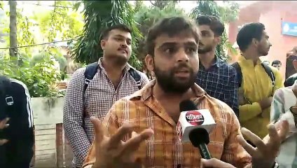 Tải video: Youtuber elvish yadav: मेरठ में छात्र बोले, कौन है ये यूट्यूबर एल्विश यादव छपरी जो बच्चों को सिखा रहा सट्टेबाजी, देखें वीडियो