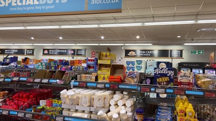 Robin serenades shoppers in Aldi, Brecon