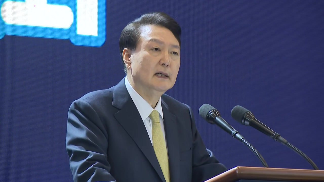 尹 "소상공인 저리융자 예산 4조원 반영...재난지원금 환수 면제" / YTN