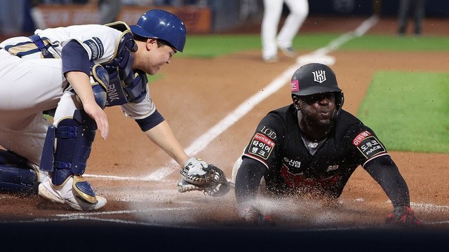 '홈런포 3방' kt, 플레이오프 4차전 대승 5차전 가자 / YTN