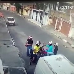 Dupla armada assalta motociclista em Lauro
