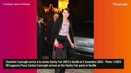 Charlotte Casiraghi honorée à Séville : coiffure plaquée et robe Chanel pour recevoir son prix
