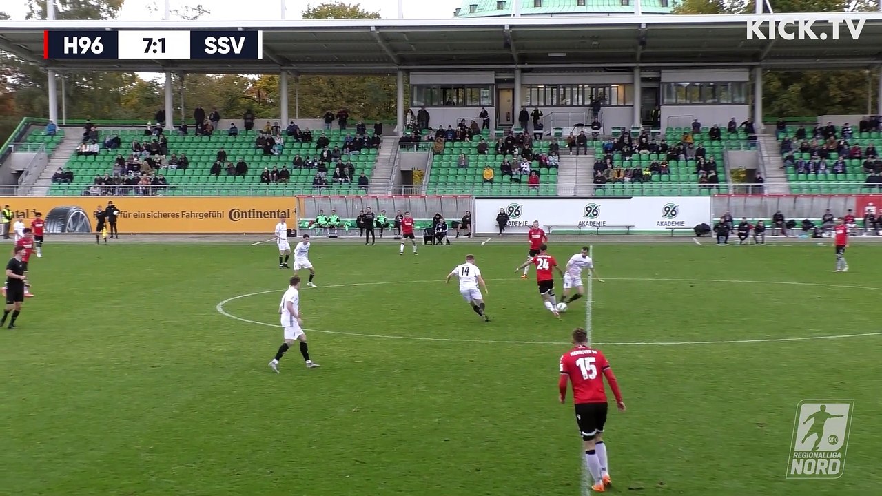 Tor von der Mittellinie, Traumsolo und Seitfallzieher:  Die besten Amateurfußball-Tore im Oktober