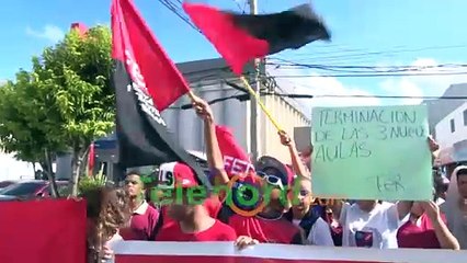Estudiantes Politécnico Manuel María Castillo protestan frente a la regional 07 de Educación