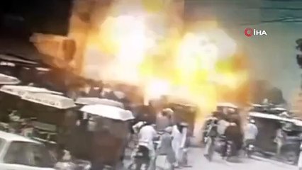 Pakistan'da bombalı saldırılar: 14 asker ve 5 kişi hayatını kaybetti