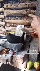 ¡Tip útil! Usuario revela cómo quitar la grasa de las sopas usando un bloque de hielo