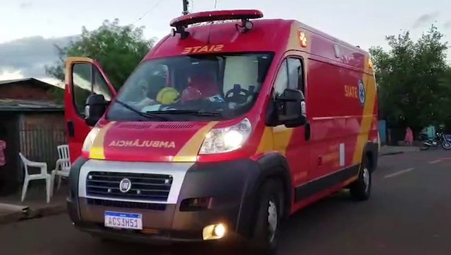 Homem sofre ferimento no pescoço ao cair sobre garrafa de vinho no Cascavel Velho