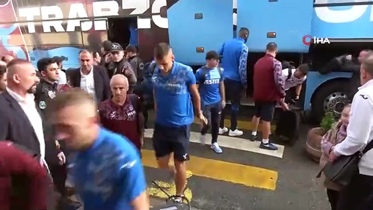 Trabzonspor, Fenerbahçe maçı için İstanbul'a gitti