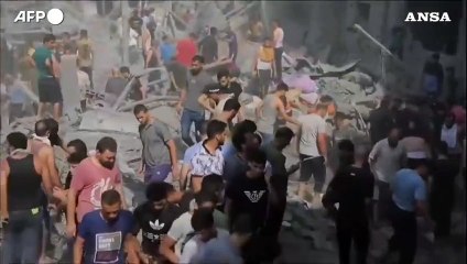 Gaza, raid israeliani sul campo profughi di Jabalia
