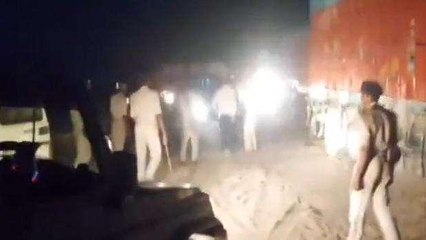 बालू घाट पर हुई गोलीबारी के बाद प्रशासन की बड़ी कार्रवाई, अवैध खनन में लगे कई वाहन जब्त