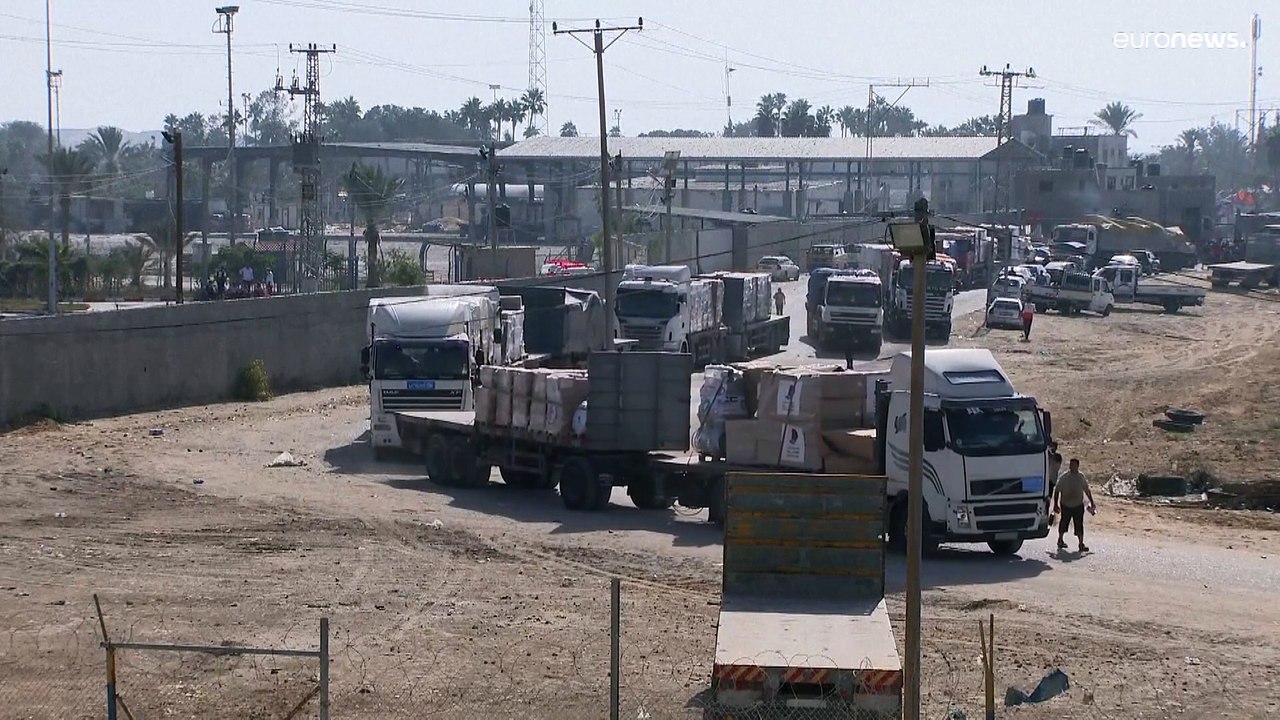 شاهد: قافلة مساعدات تدخل إلى غزة من معبر رفح