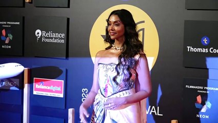 MAMI Film Festival की Closing Ceremony पर Janhvi Kapoor जैसे कई सितारे Red Carpet पर आए नजर