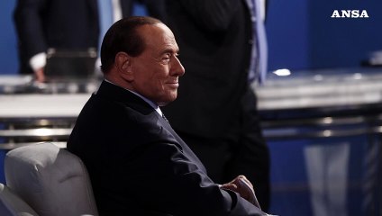 Berlusconi a Guerra: "Non ti intesto la casa, e' corruzione"