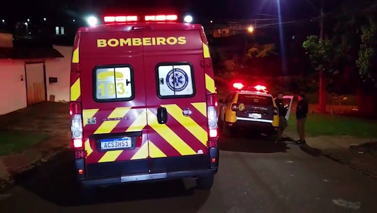 Vítima de agressão é socorrida pelo Corpo de Bombeiros no Santa Cruz