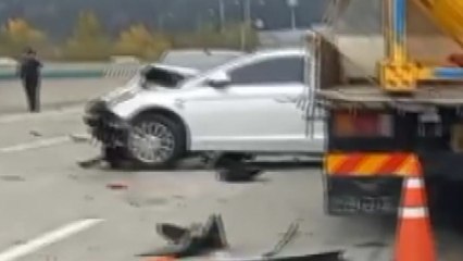 고속도로 달리던 화물차가 승용차 4대 '쾅'...8명 부상 / YTN