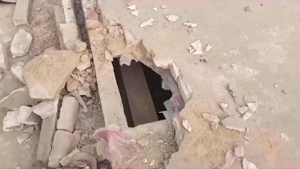 हाथरस: अज्ञात चोरों ने दो दुकानों की छत काटकर की लाखों रुपए की चोरी