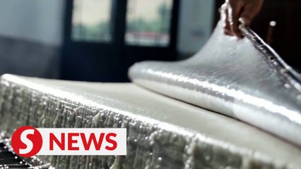 A glimpse of traditional papermaking in east China