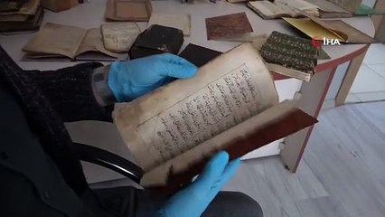 Türkiye'nin en genç doçenti el yazması eserlere adadı