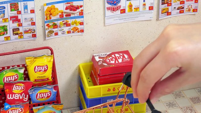 SWEET Miniature KITKAT Milkshake Recipe | Tiny Desert Decorating Ideas | ASMR Miniature Cooking