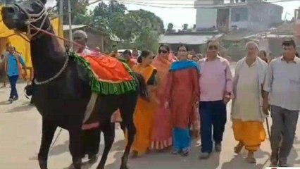 खगड़िया: ढोल- नगाड़ों की धुन पर ग्रामीणों ने BPSC की थर्ड टॉपर अंकिता का किया स्वागत