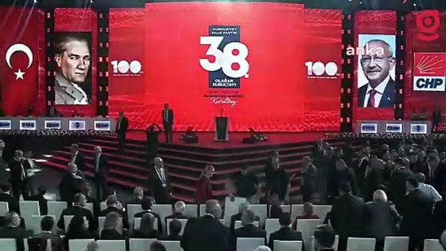 CHP'li belediye başkanları salona giriş yaptı