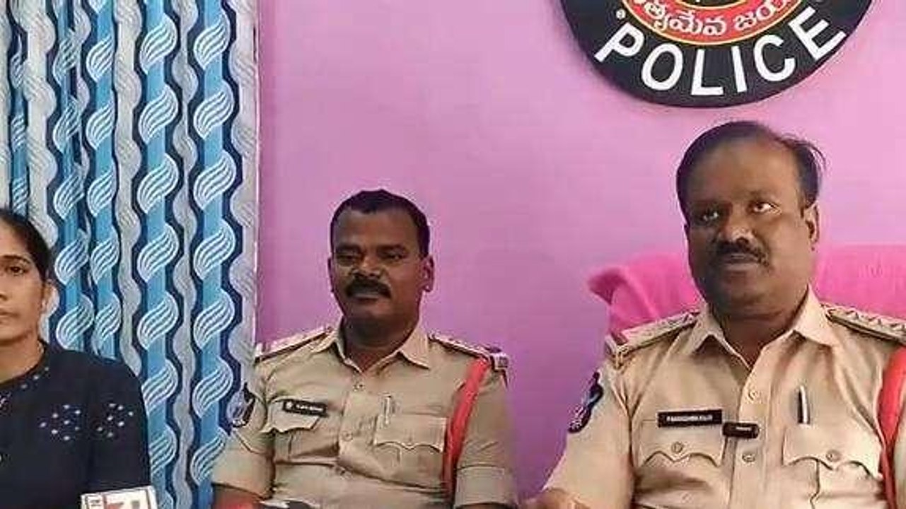కర్నూలు జిల్లా: హైటెక్ వ్యభిచారం గుట్టు రట్టు