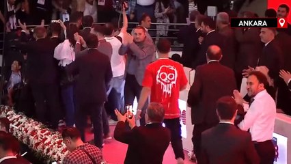 Kemal Kılıçdaroğlu ve Özgür Özel'in salona girişi