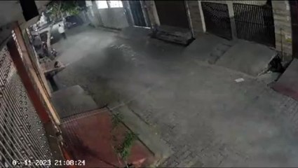 गाजियाबाद में सरेराह युवती पर बदमाश ने किया हमला, वीडियो देख सहम जाएंगे आप