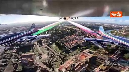 4 novembre, lo spettacolare volo delle Frecce Tricolori visto dall'aereo