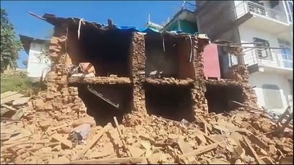 Nepal: Mehr als 130 Tote nach Erdbeben