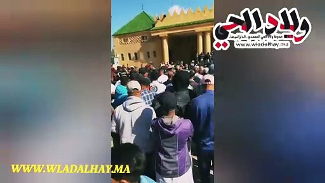 لحظة وصول جثمان اللاعب أسامة فلوح إلى مقبرة الشهداء بالدار البيضاء إنا لله وإنا إليه راجعون