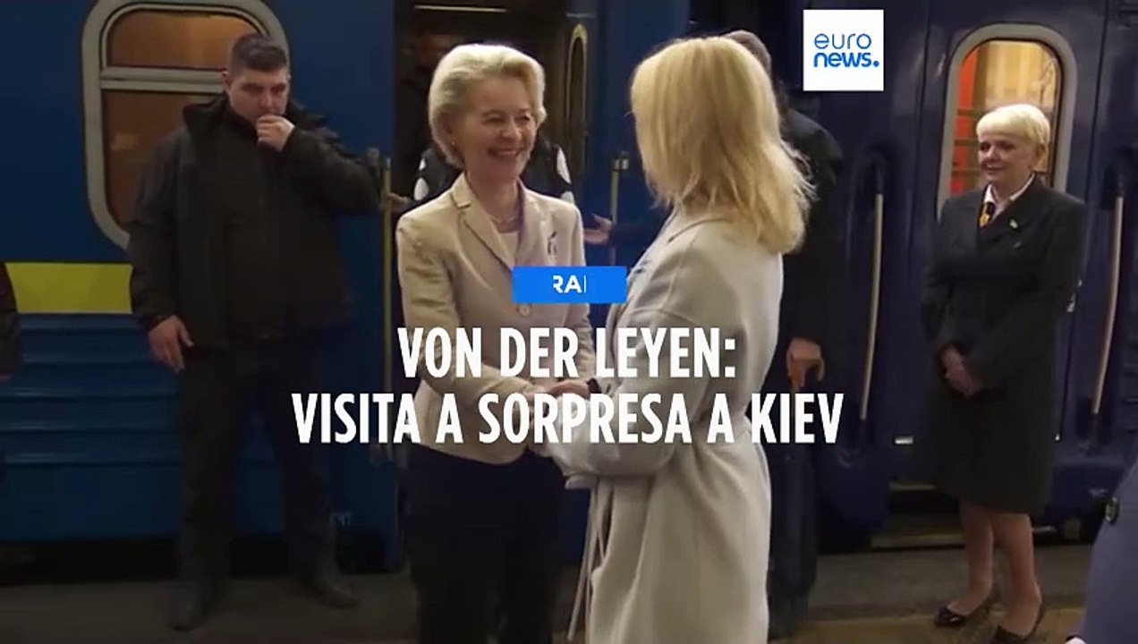 Ursula von der Leyen a sorpresa a Kiev: "saldamente al fianco dell'Ucraina"