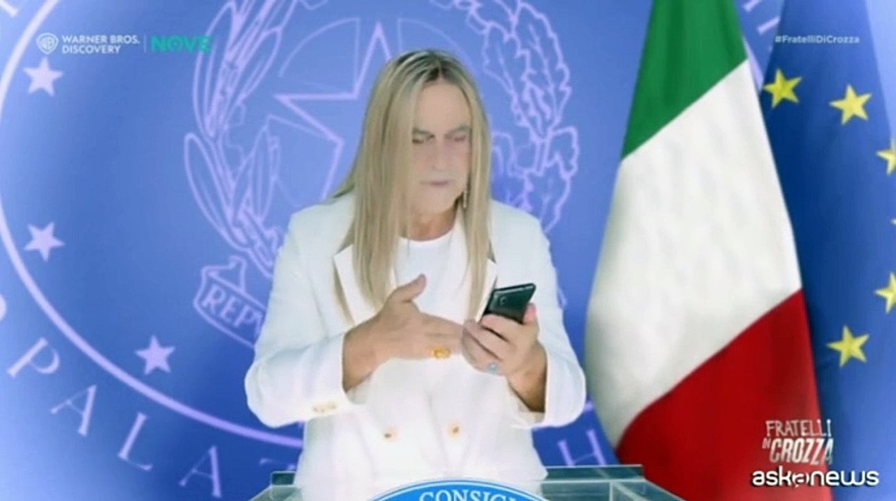 Crozza fa Meloni sullo "scherzo telefonico" dei due "comici" russi
