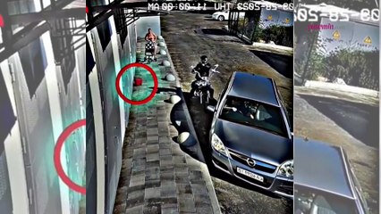 Sokak ortasında bebekli kadına kapkaç yapan adama bakın ne oldu!