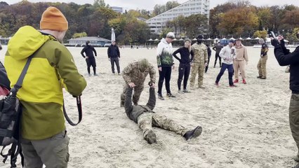 Tak ćwiczy Formoza na plaży w Gdyni