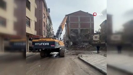 Koca bina ''korna'' ile yıkıldı!