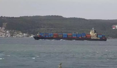 Çanakkale Boğazı yoğun fırtına nedeniyle çift yönlü kapandı