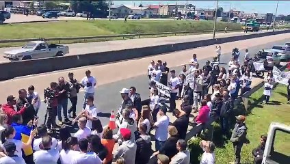 Familiares voltam a local onde casal foi morto na BR-116 e pedem justiça