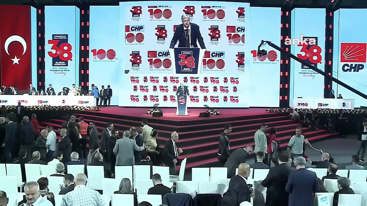 38e Congrès ordinaire du CHP… Örsan Öymen： ＂La gauche n'est pas la charité. La gauche change l’ordre et le principe de laïcité est négligé par l’administration＂