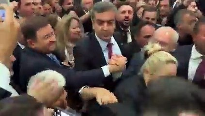 Kılıçdaroğlu, Kurultay salonuna Emir Sarıgül'le girdi