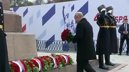 President Putin lays flowers on Red Square for national Unity Day
