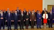 ¡A lo Rubiales!: Un ministro croata se disculpa por tratar de besar a su homóloga alemana