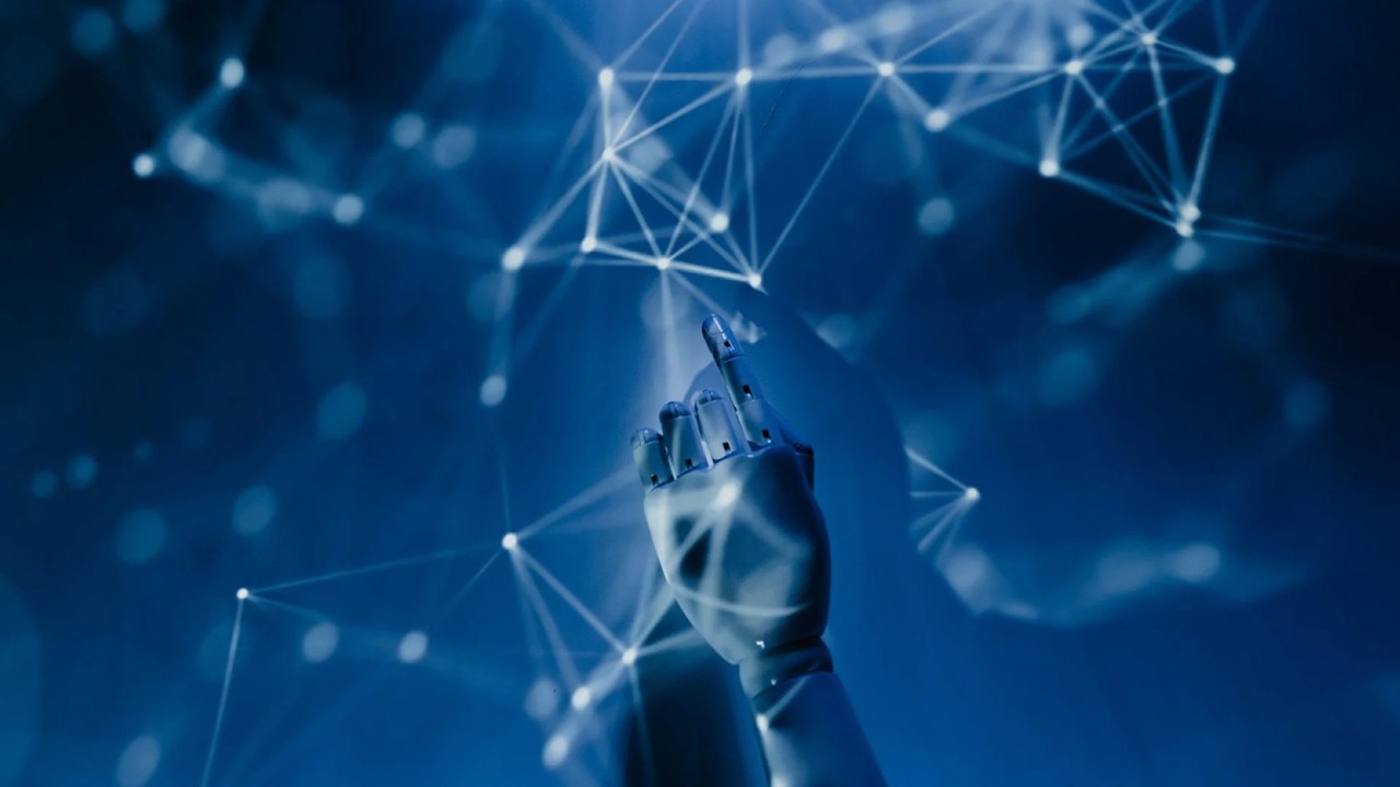 Expertos de influyentes organizaciones internacionales advierten riesgos de seguridad global por mal uso de inteligencia artificial