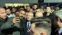 Kılıçdaroğlu oy kullanmaya giderken 