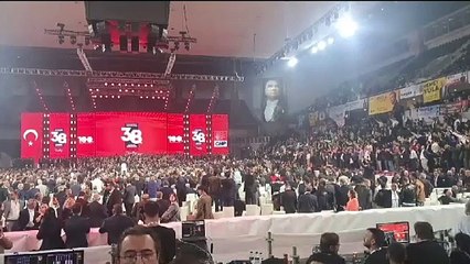 Kılıçdaroğlu'nun sandıklarda önde olduğu iddia edilince taraftarları tezahüratlara başladı