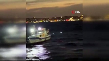 Denize düşen vatandaşı balıkçılar kurtardı