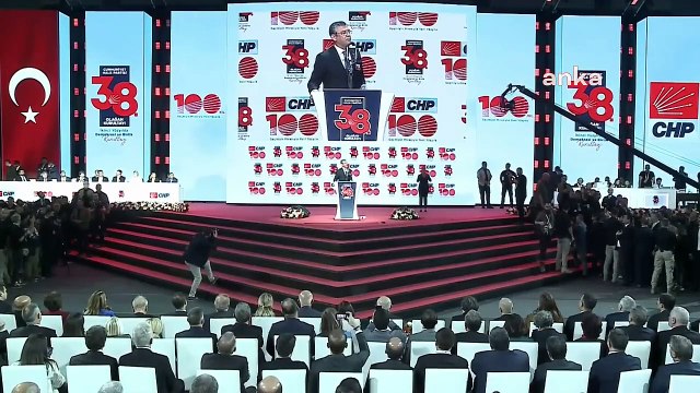 38ème Congrès ordinaire du CHP... Özgür Özel： ＂Je n'ai jamais été offensé. Il n'y a pas de poignard dans CHP, il n'y a personne pour poignarder＂